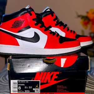Air Jordan 1 Mid